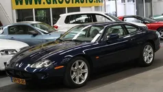 Blauw, metallic lak Gebruikt 1998 Jaguar XK8 Coupé | € 8.444 (Eerlijke prijs)