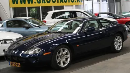 Blauw, metallic lak Gebruikt 1998 Jaguar XK8 Coupé | € 7.944 (Eerlijke prijs)