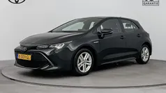 Zwart Gebruikt 2021 Toyota Corolla Active Hatchback | € 20.945 (Eerlijke prijs)