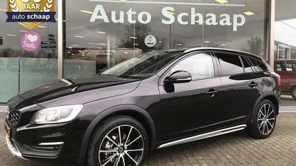 Zwart Occasion 2018 Volvo V60 CC Stationwagen | € 16.900 (Eerlijke prijs)