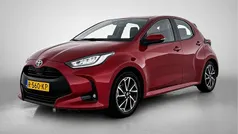 Rood Gebruikt 2022 Toyota Yaris Hybrid Hatchback | € 20.945 (Eerlijke prijs)