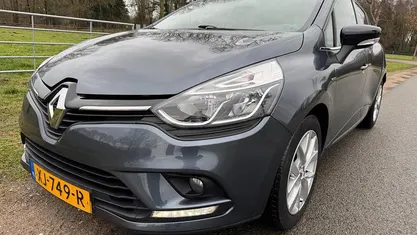 Grijs Occasion 2019 Renault Clio IV LIMITED Hatchback | € 9.450 (Eerlijke prijs)