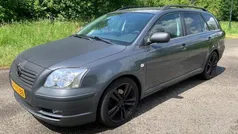 Grijs Gebruikt 2005 Toyota Avensis Luna Stationwagen | € 1.450