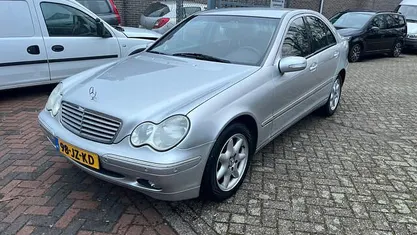Grijs (metallic) Occasion 2002 Mercedes C240 Elegance Sedan | € 3.499 (Eerlijke prijs)