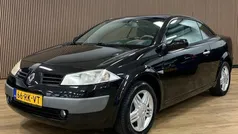 Zwart Gebruikt 2005 Renault Mégane Cabriolet Luxe Cabriolet | € 2.445 (Eerlijke prijs)
