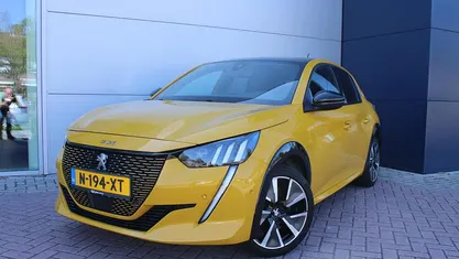 Geel Occasion 2022 Peugeot e-208 GTi Hatchback | € 19.900 (Eerlijke prijs)
