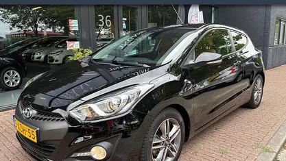 Zwart, metallic lak Occasion 2014 Hyundai i30 Hatchback | € 8.950 (Eerlijke prijs)