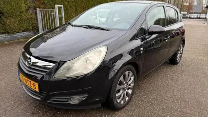 Zwart Gebruikt 2010 Opel Corsa Edition Hatchback | € 3.950 (Eerlijke prijs)