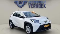 Gebruikt 2024 Toyota Aygo Play Hatchback | € 16.900 (Eerlijke prijs)