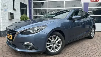 Blauw, metallic lak Gebruikt 2014 Mazda 3 Hatchback | € 10.998 (Eerlijke prijs)