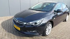 Zwart Gebruikt 2016 Opel Astra Edition Hatchback | € 9.350 (Eerlijke prijs)