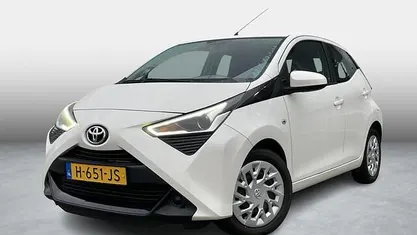 Gebruikt 2020 Toyota Aygo X-play Hatchback | € 10.399 (Eerlijke prijs)