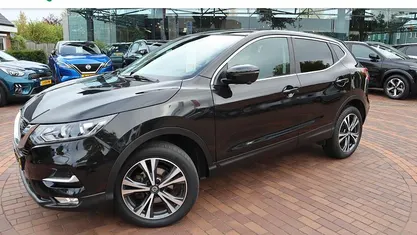 Zwart Gebruikt 2018 Nissan Qashqai N-Connecta SUV | € 15.945 (Eerlijke prijs)