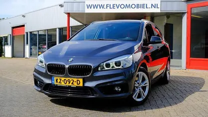 Grijs Gebruikt 2017 BMW 216 Active Tourer Executive MPV | € 11.450 (Eerlijke prijs)