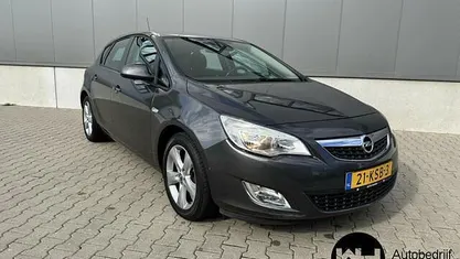Grijs Gebruikt 2010 Opel Astra Edition Hatchback | € 3.695 (Eerlijke prijs)