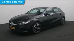 Donker kosmoszwart metaalkleur metallic Gebruikt 2020 Mercedes A180 Business Hatchback | € 25.945 (Eerlijke prijs)