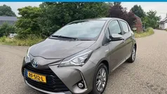 Grijs Gebruikt 2017 Toyota Yaris Hatchback | € 15.985 (Eerlijke prijs)