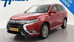 Rood Gebruikt 2021 Mitsubishi Outlander P-HEV Intense SUV | € 25.000 (Eerlijke prijs)