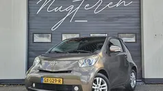 Bruin Gebruikt 2010 Toyota iQ Hatchback | € 3.450 (Eerlijke prijs)