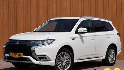 Gebruikt 2020 Mitsubishi Outlander SUV | € 22.940 (Eerlijke prijs)