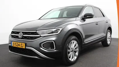 Grijs Gebruikt 2023 VW T-Roc Style SUV | € 27.890 (Eerlijke prijs)