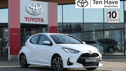 Wit Occasion 2022 Toyota Yaris Hybrid Hatchback | € 17.400 (Eerlijke prijs)