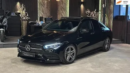 Zwart Occasion 2022 Mercedes CLA180 AMG Sedan | € 33.999 (Eerlijke prijs)
