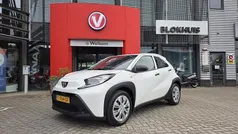 Wit Gebruikt 2023 Toyota Aygo X Play SUV | € 16.190 (Eerlijke prijs)