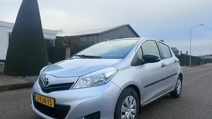 Occasion Toyota Yaris Comfort 99 PK (72 kW) 2013 Grijs Hatchback