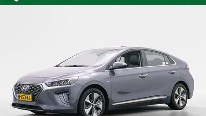 Grijs (metallic) Gebruikt 2020 Hyundai Ioniq Premium Hatchback | € 16.950 (Eerlijke prijs)