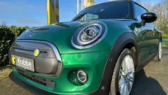 Groen, metallic lak Gebruikt 2021 Mini Cooper SE Hatchback | € 19.950 (Eerlijke prijs)