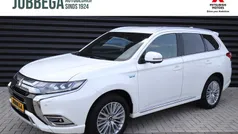 Frost white w37 Gebruikt 2021 Mitsubishi Outlander P-HEV Instyle SUV | € 27.990 (Eerlijke prijs)