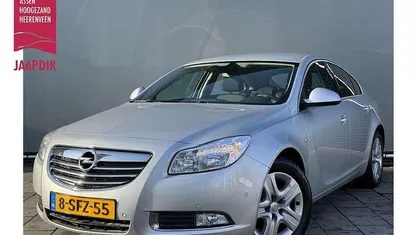 Grijs (metallic) Occasion 2013 Opel Insignia Design Edition Hatchback | € 5.944 (Eerlijke prijs)