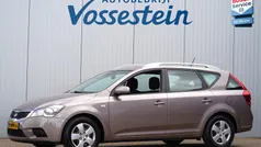 Beige, metallic lak Gebruikt 2010 Kia Ceed Hatchback | € 4.600 (Eerlijke prijs)