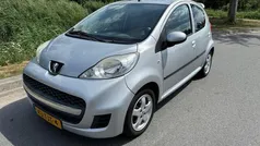 Grijs Gebruikt 2012 Peugeot 107 Sport Hatchback | € 3.950 (Eerlijke prijs)