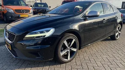 Gebruikt 2017 Volvo V40 R-Design Hatchback | € 7.900 (Eerlijke prijs)