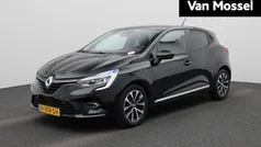 Zwart Gebruikt 2020 Renault Clio V Zen Hatchback | € 13.945 (Eerlijke prijs)