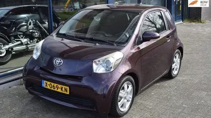 Paars Gebruikt 2009 Toyota iQ Comfort Hatchback | € 4.950 (Eerlijke prijs)