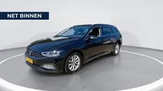 Zwart Gebruikt 2020 VW Passat Comfortline Stationwagen | € 23.940 (Eerlijke prijs)
