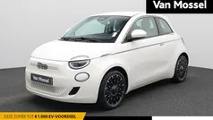 Wit Gebruikt 2023 Fiat 500e La Prima Hatchback | € 23.900 (Eerlijke prijs)