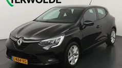 Zwart Gebruikt 2021 Renault Clio V Zen Hatchback | € 13.340 (Eerlijke prijs)