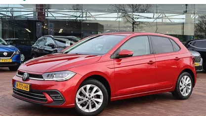 Rood Gebruikt 2022 VW Polo Style Hatchback | € 23.445 (Eerlijke prijs)
