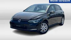 Zwart Gebruikt 2021 VW Golf VIII Style Hatchback | € 22.950 (Eerlijke prijs)