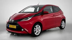 Fire red Gebruikt 2017 Toyota Aygo Hatchback | € 8.885 (Eerlijke prijs)
