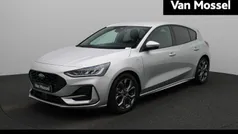 Grijs Gebruikt 2023 Ford Focus ST-Line Hatchback | € 24.945 (Eerlijke prijs)