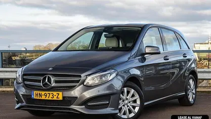 Grijs (metallic) Occasion 2015 Mercedes B180 Ambition MPV | € 13.950 (Eerlijke prijs)