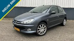 Grijs Gebruikt 2008 Peugeot 206 Forever Hatchback | € 1.599 (Eerlijke prijs)