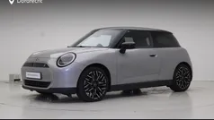 Grijs, metallic lak Gebruikt 2024 Mini Cooper SE Favoured Hatchback | € 35.895 (Eerlijke prijs)