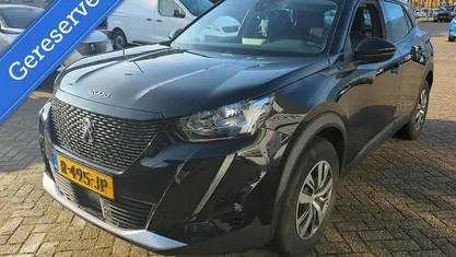 Zwart Gebruikt 2022 Peugeot e-2008 Active SUV | € 17.990 (Super prijs)