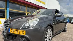 Grijs, metallic lak Gebruikt 2012 Alfa Romeo Giulietta Distinctive Hatchback | € 4.999 (Goede deal)